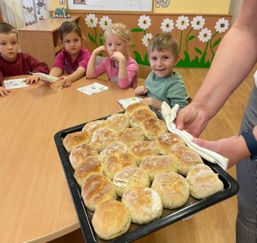 Edukacija - Duonos kepaliukas - Ežiukų grupė 05