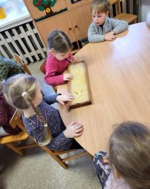 Saulučių grupė - Edukacija - Gaminu žvakelę Vilniui 3