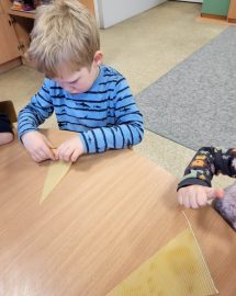 Saulučių grupė - Edukacija - Gaminu žvakelę Vilniui 4