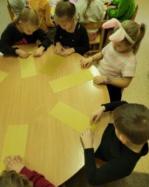 Vyturėlių grupė - Edukacija - Gaminu žvakelę Vilniui 3