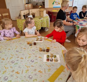 Edukacija Apie medu ir bites - Gudručių grupė 08