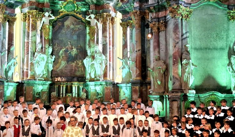 Vincentas Šarkus dalyvavo šventėje „Dainuoju su Ąžuoliuku“